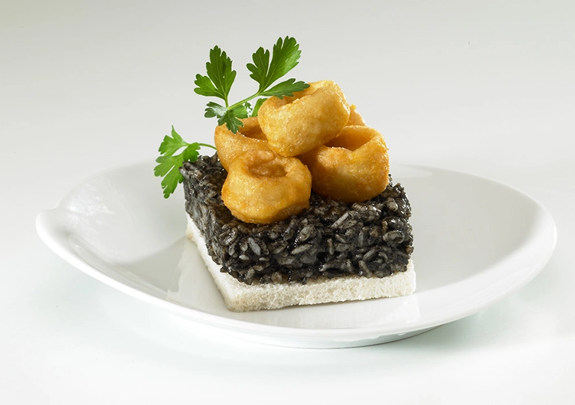 Tosta de Arroz Negro y Chopis