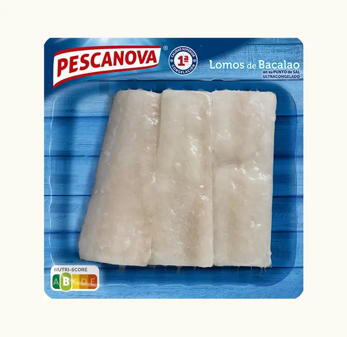 Lomos de bacalao cocinados y servidos en plato