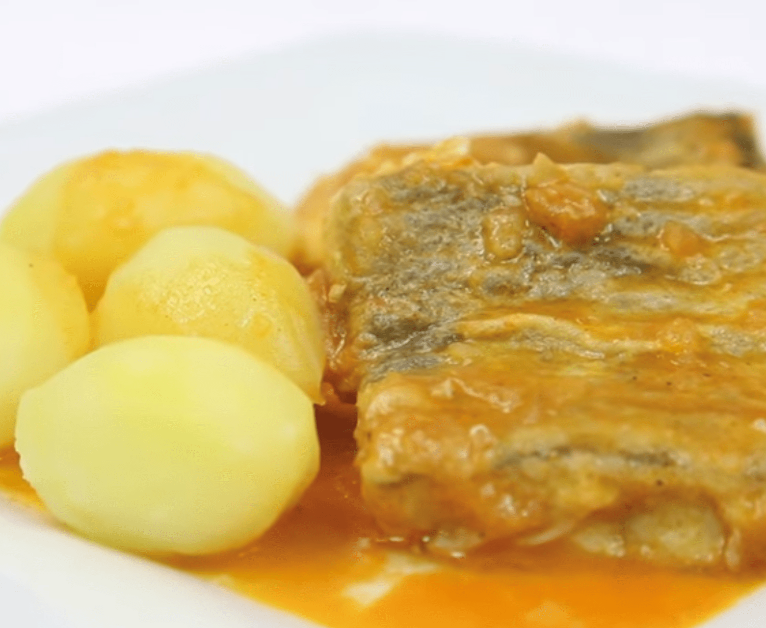 Bacalao guisado en salsa de pimentón