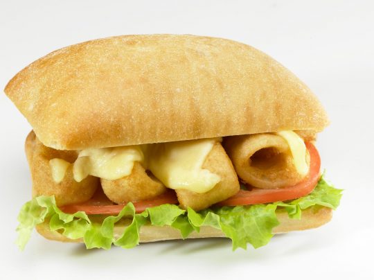 Bocadillo de Chopis con Queso y Tomate