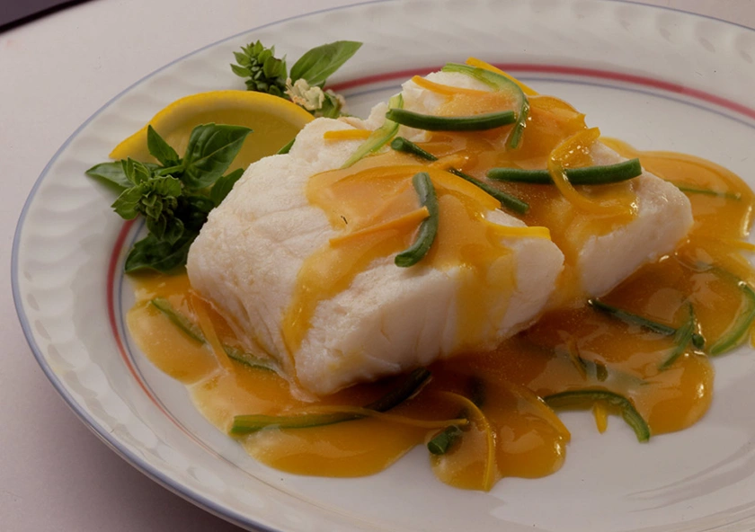 Merluza al horno con salsa de naranja